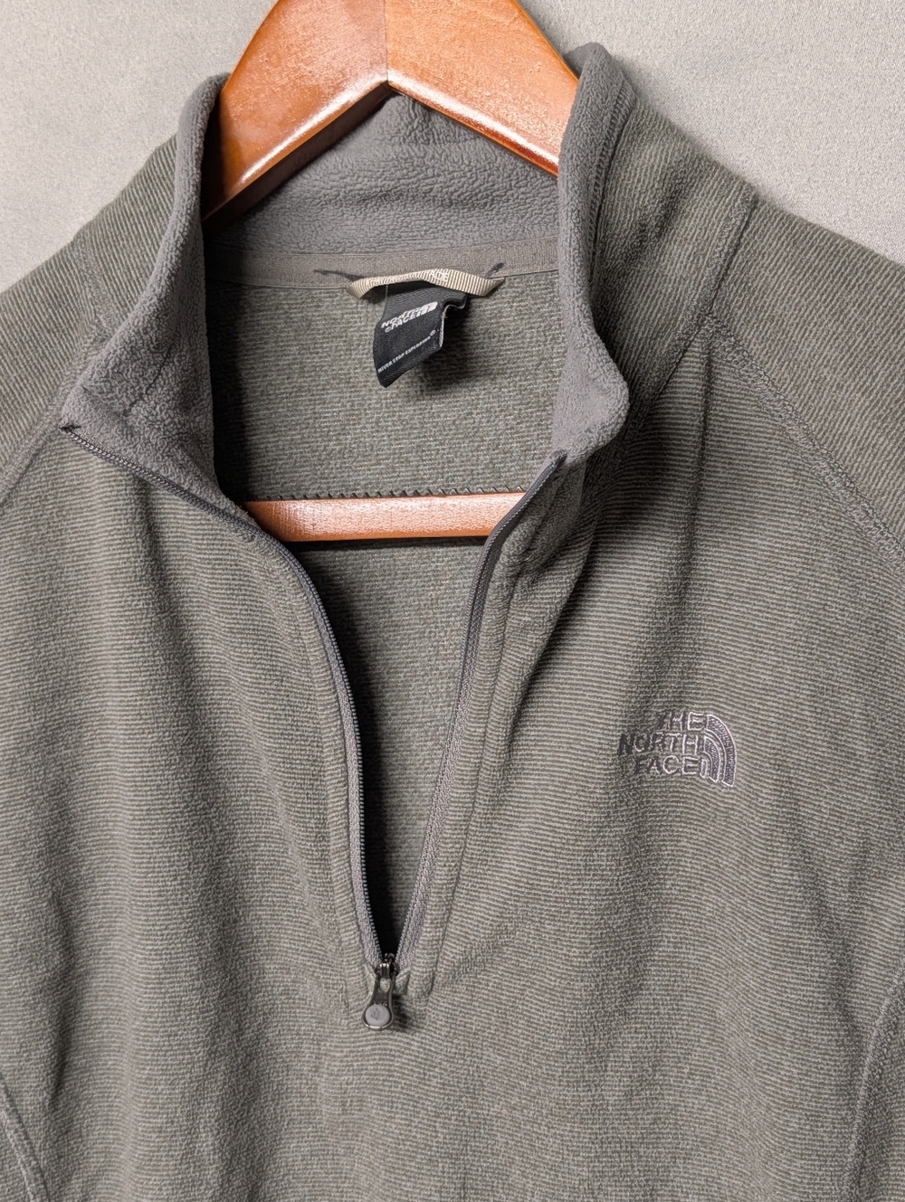 The North Face Women's Light Gray Quarter-Zip Fleece Pullover Size M - Picture 6 of 9